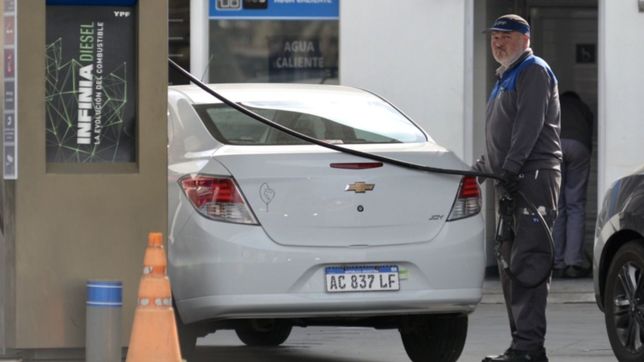 ypf anuncio el primer aumento del ano en todos sus combustibles