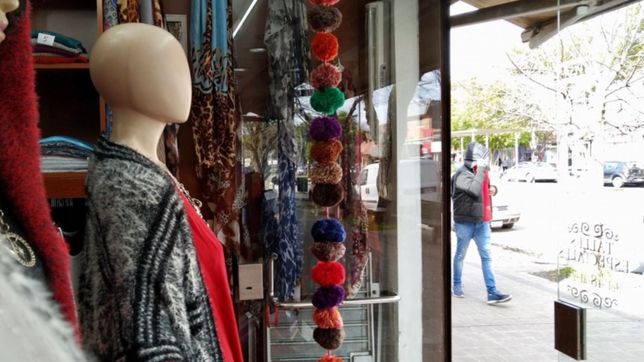 perdio la tarjeta de debito y le vaciaron la cuenta en comercios de la plata