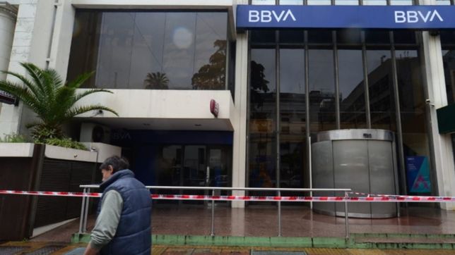 un estruendo en una camara de edelap causo panico en un banco del centro de la plata