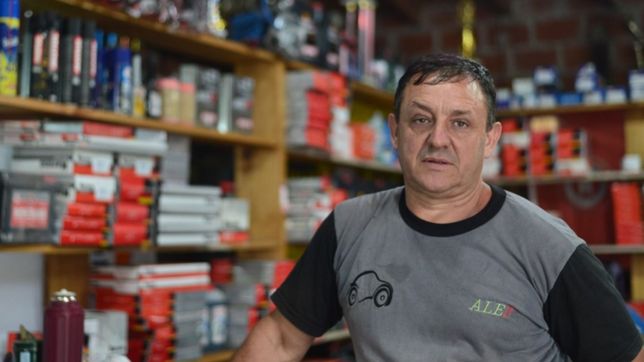 la familia de alejandro fernandez, el mecanico heroe, denuncio amenazas y hostigamiento