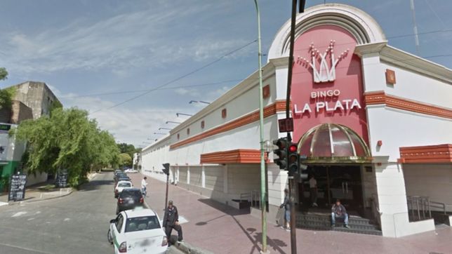 apostador sin suerte: salio del bingo, lo amenazaron con una navaja y le robaron el auto