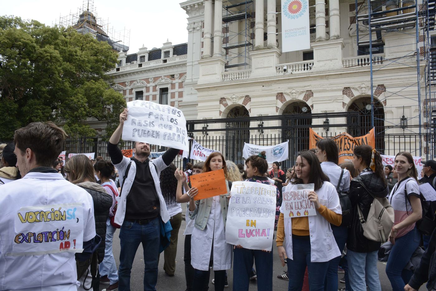 Marcha médicos residentes (6).jpg