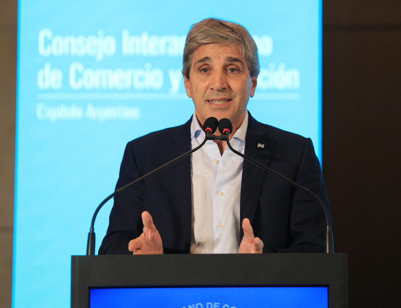 Luis Caputo (2).jpg
