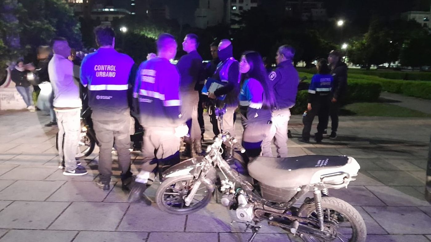 La Municipalidad de La Plata concentró uno de los operativos en Plaza Moreno.