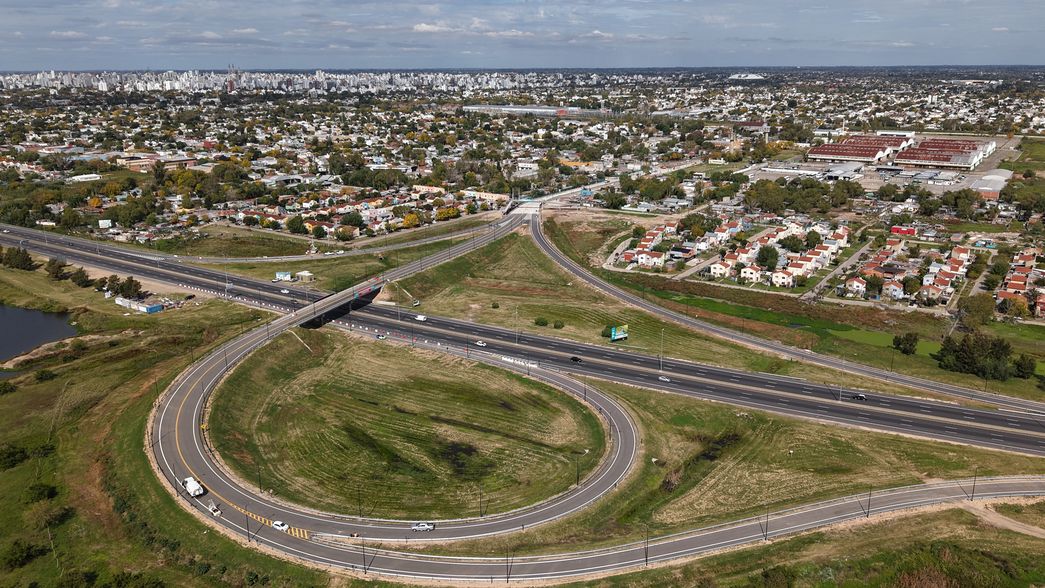 El homenaje al Papa Francisco en la nueva bajada de la Autopista La Plata-Buenos Aires