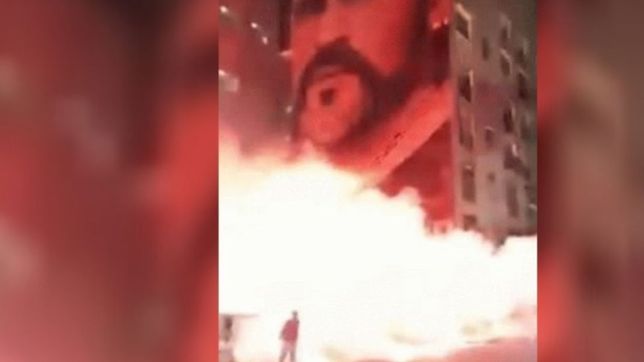 video: con llanto y fuegos artificiales, asi despidieron los napolitanos a diego maradona