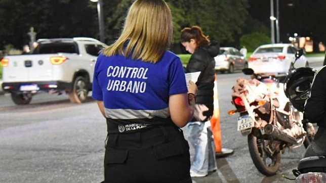 acusan a una agente de control urbano de pedirle coimas a una comerciante para no cerrar su local