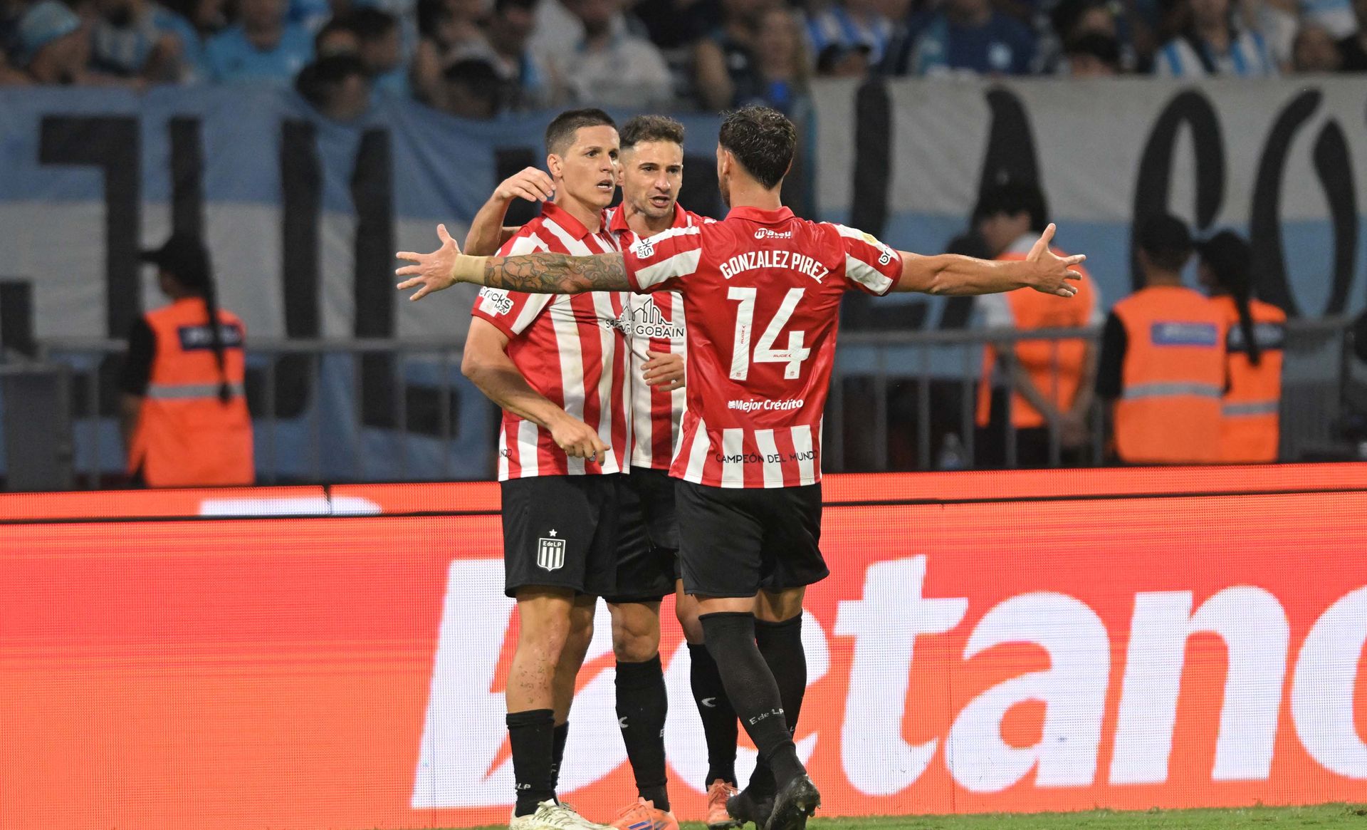 Estudiantes Racing Santiago del Estero festejo gol 3