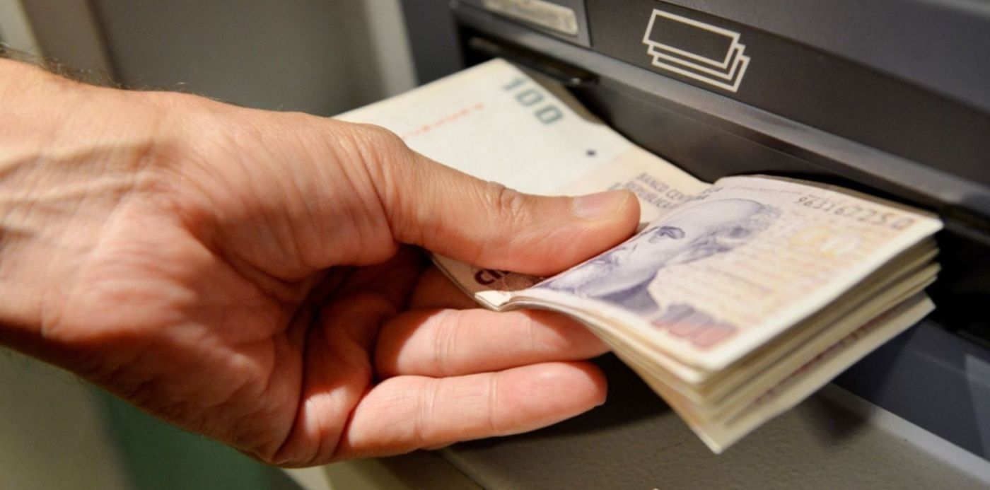 Aguinaldo.jpg?width=1487&rotate=0&oh=1000&x=7&y=140&height=743&scaleX=1&scaleY=1&ow=1500&&cw=1920&ch=950