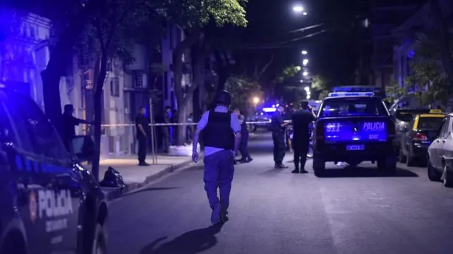 un grupo de sicarios se metio en un hospital y mato a tiros a un policia