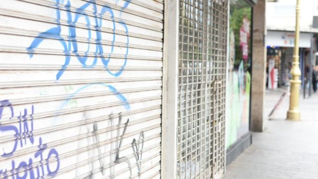 negocios cerrados y poca gente en la calle: postales de una ciudad atenta a la seleccion