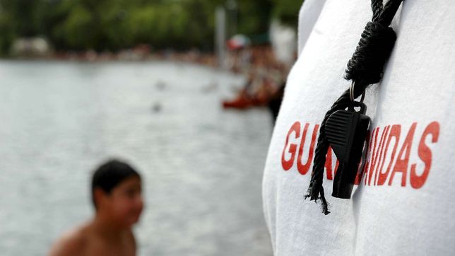 guardavidas de berisso, en pie de guerra por el despido de tres trabajadores historicos