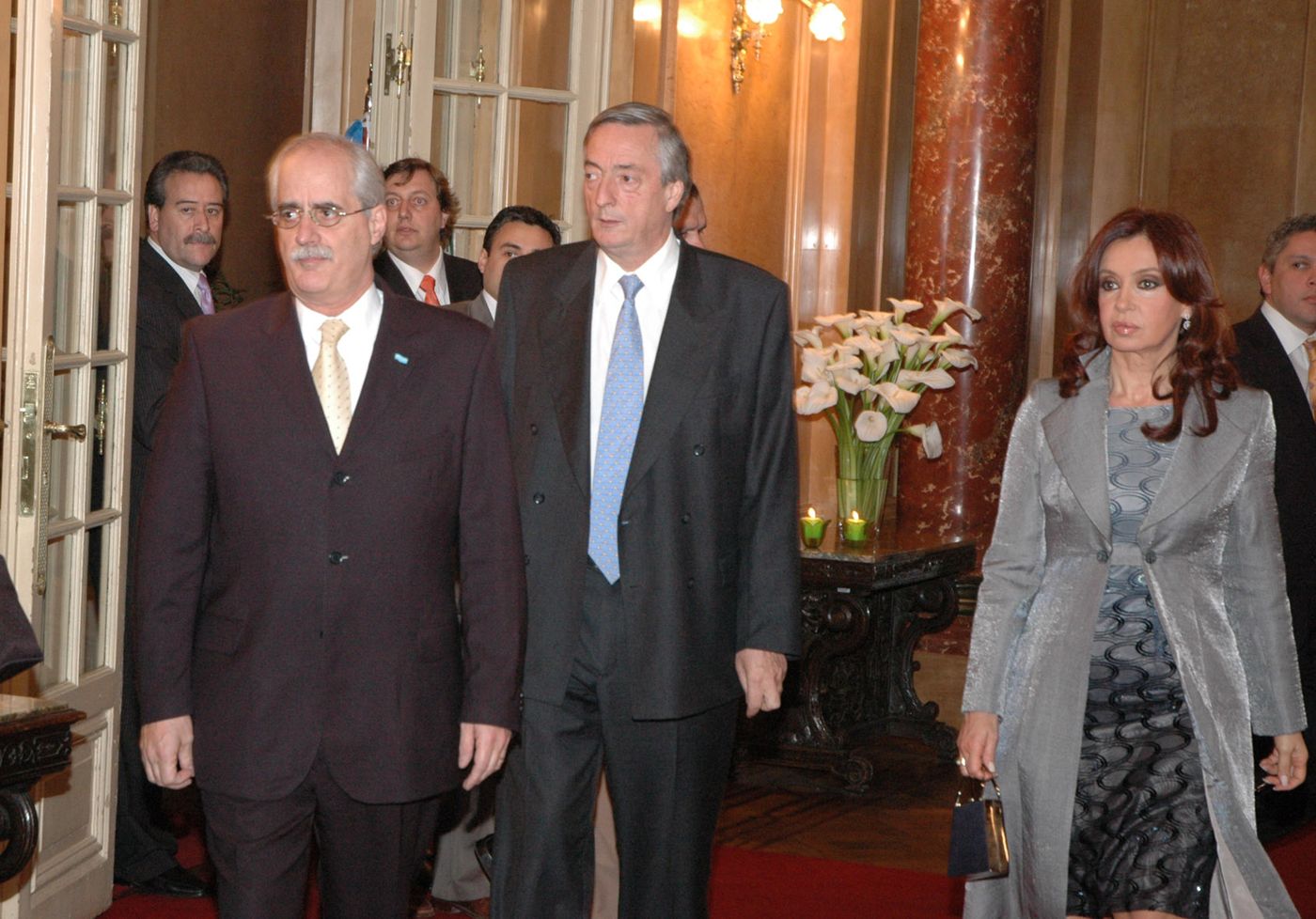 Jorge Taiana junto a Néstor Kirchner y Cristina Fernández en el Palacio San Martín el 19 de septiembre de 2007. 
