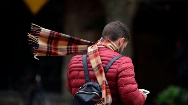 miercoles de mucho frio, lloviznas y viento en la plata