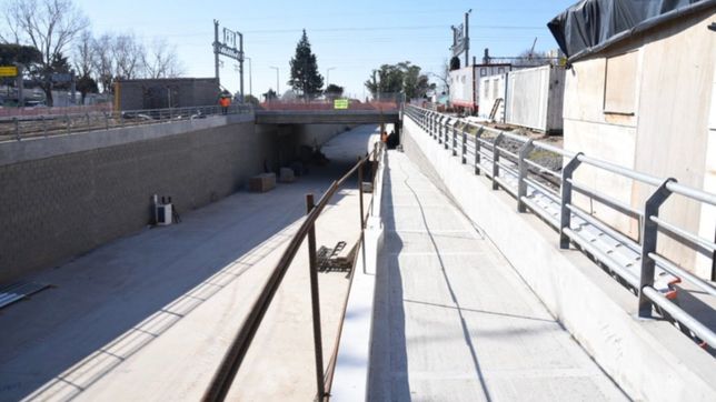 solo resta construir un 20% del paso bajo nivel del tren roca en tolosa