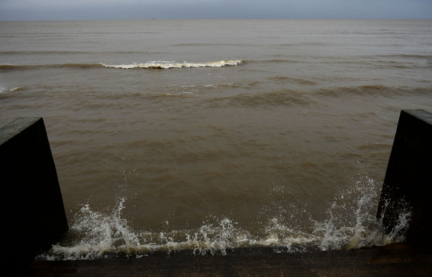 Ensenada Punta Lara Sudestada Rio Agua 5.JPG