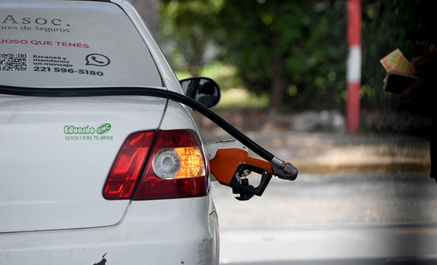 Nafta Combustibles Estaciones de servicios (23).jpg