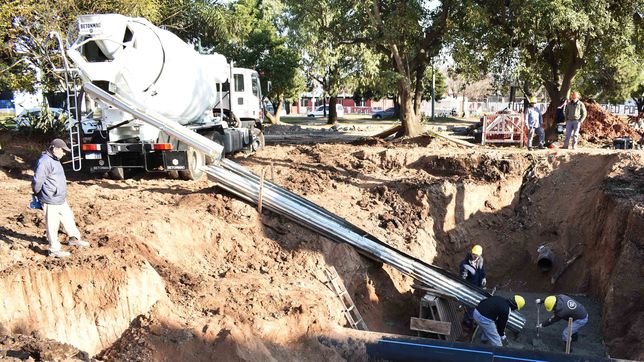 se rompio un acueducto y dos barrios de la plata se quedaron sin agua
