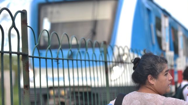 se quedaron sin luz y bloquearon el tren roca que solo llega hasta berazategui y city bell