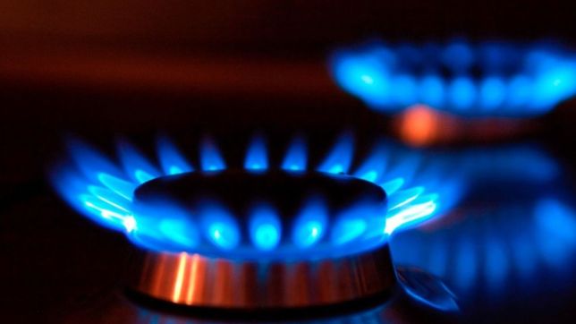 con el dolar por las nubes, en abril vuelven a subir el gas y los combustibles