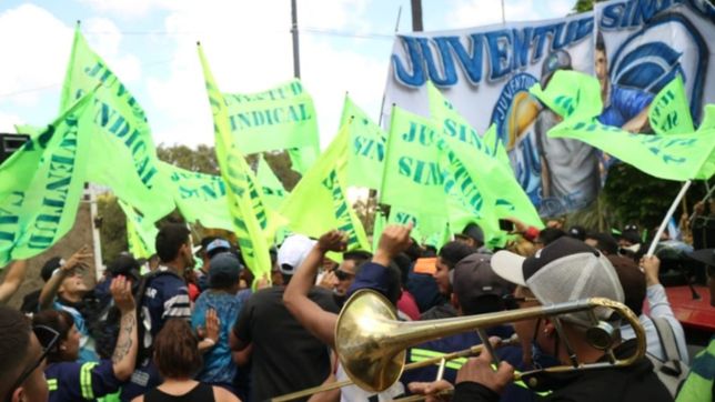 la uocra marcho por las calles de la plata para celebrar el dia de la lealtad