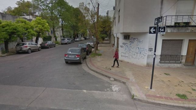 un agente denuncio que le robaron su arma en la calle pero la policia no le cree