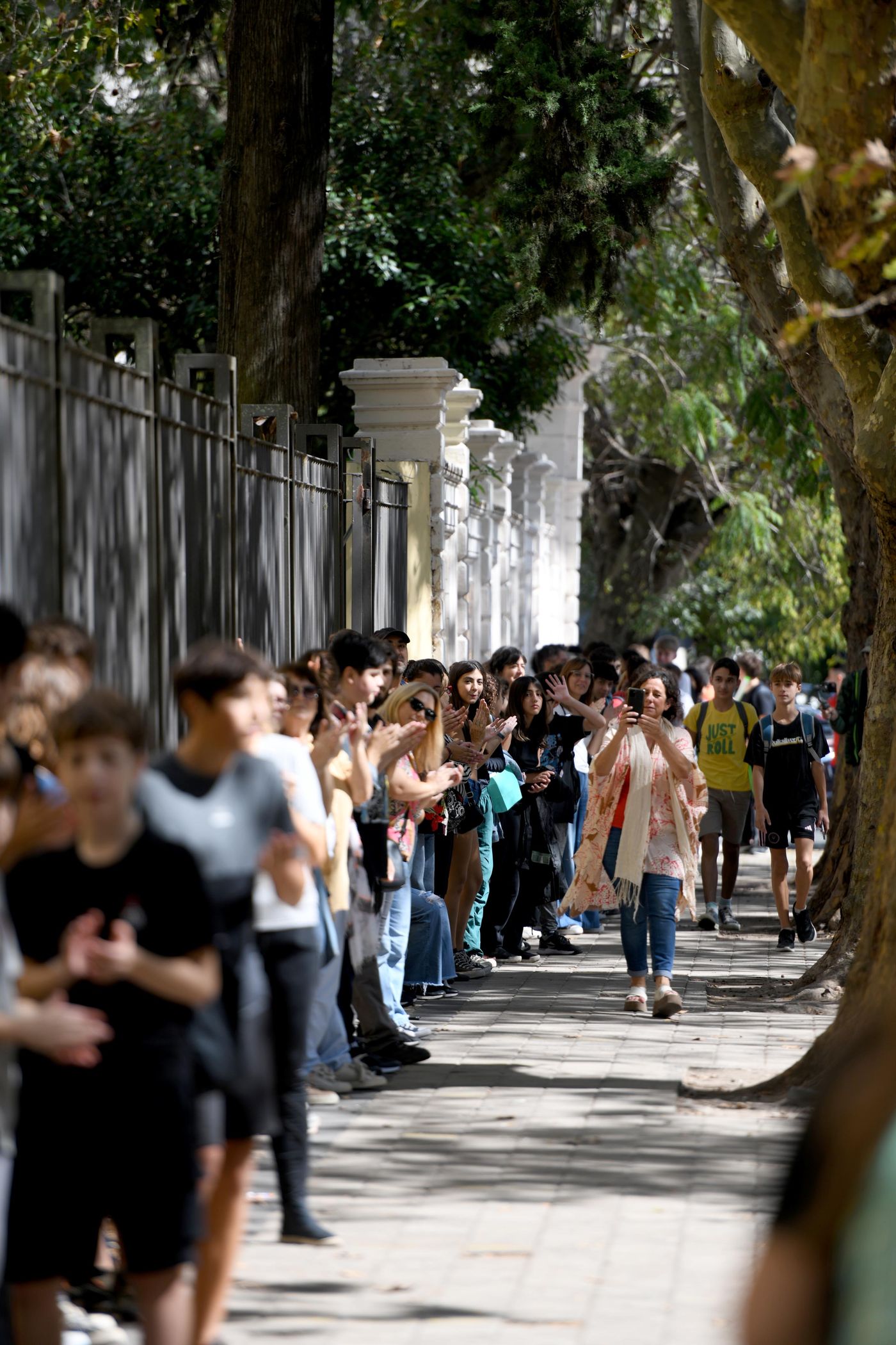 Abrazo simbólico al Liceo Víctor Mercante (11).JPG