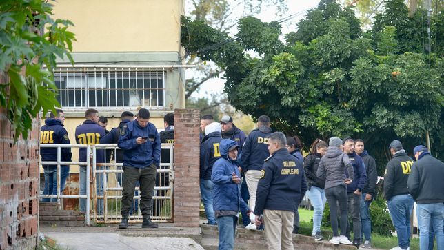 la justicia le otorgo la prision domiciliaria al policia de la plata detenido por un crimen en la favela