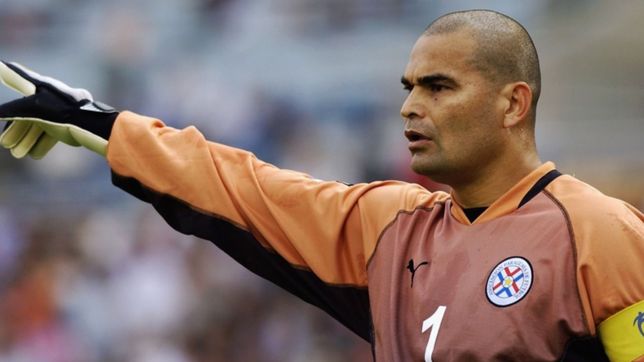 chilavert salio con los tapones de punta contra el lobo tras la llegada de maradona a la plata
