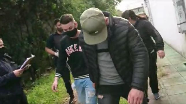 video: asi sacaron a los jovenes que participaron de la fiesta clandestina en la plata