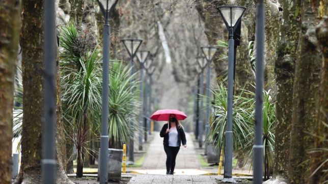 el jueves empezo soleado pero hay alerta por fuertes vientos y anuncian tormentas