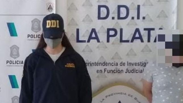 vendia licencias de conducir y obleas de la vtv truchas por facebook y cayo en la plata