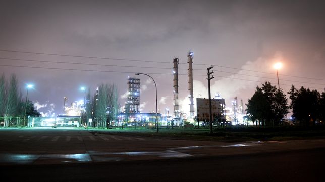 cuantas son y para que sirven las antorchas de la refineria de ypf la plata
