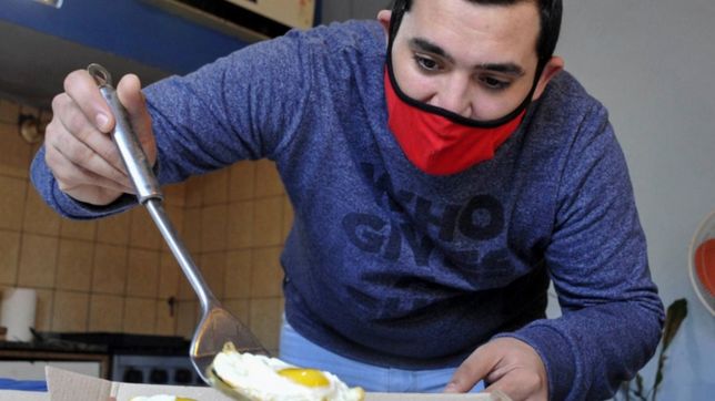 venden monstermila, la rotiseria platense que se hizo famosa por sus campanas solidarias