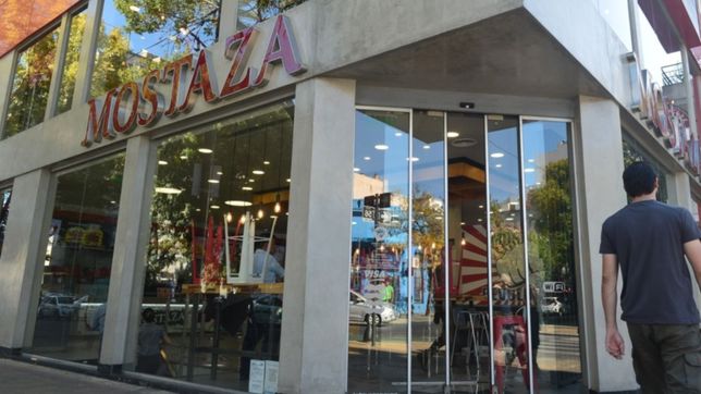 fue al bano de un mostaza en la plata y quiso robar elementos de limpieza