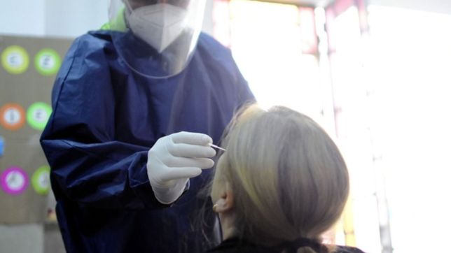 los contagios de coronavirus no paran de crecer y se acercan al pico historico