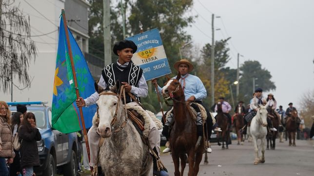 el 103° aniversario de gorina tuvo un emotivo tributo al indio solari que conmovio al publico