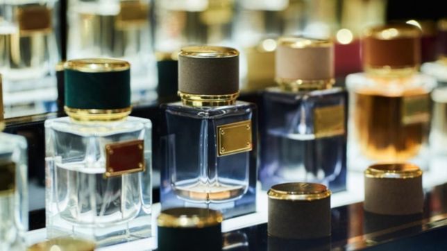 se hicieron pasar por clientes y trataron de robar 11 perfumes en un conocido local de la plata