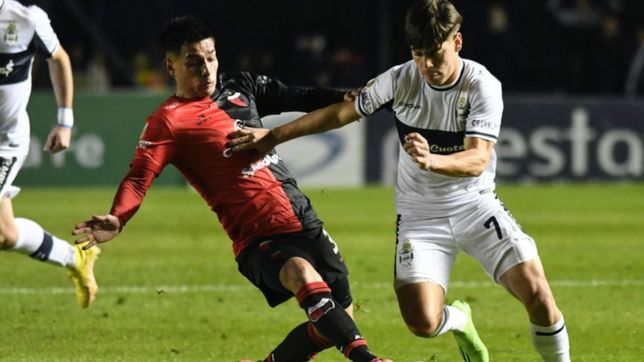 gimnasia sufrio otra derrota dolorosa ante colon y queda mas comprometido con el descenso