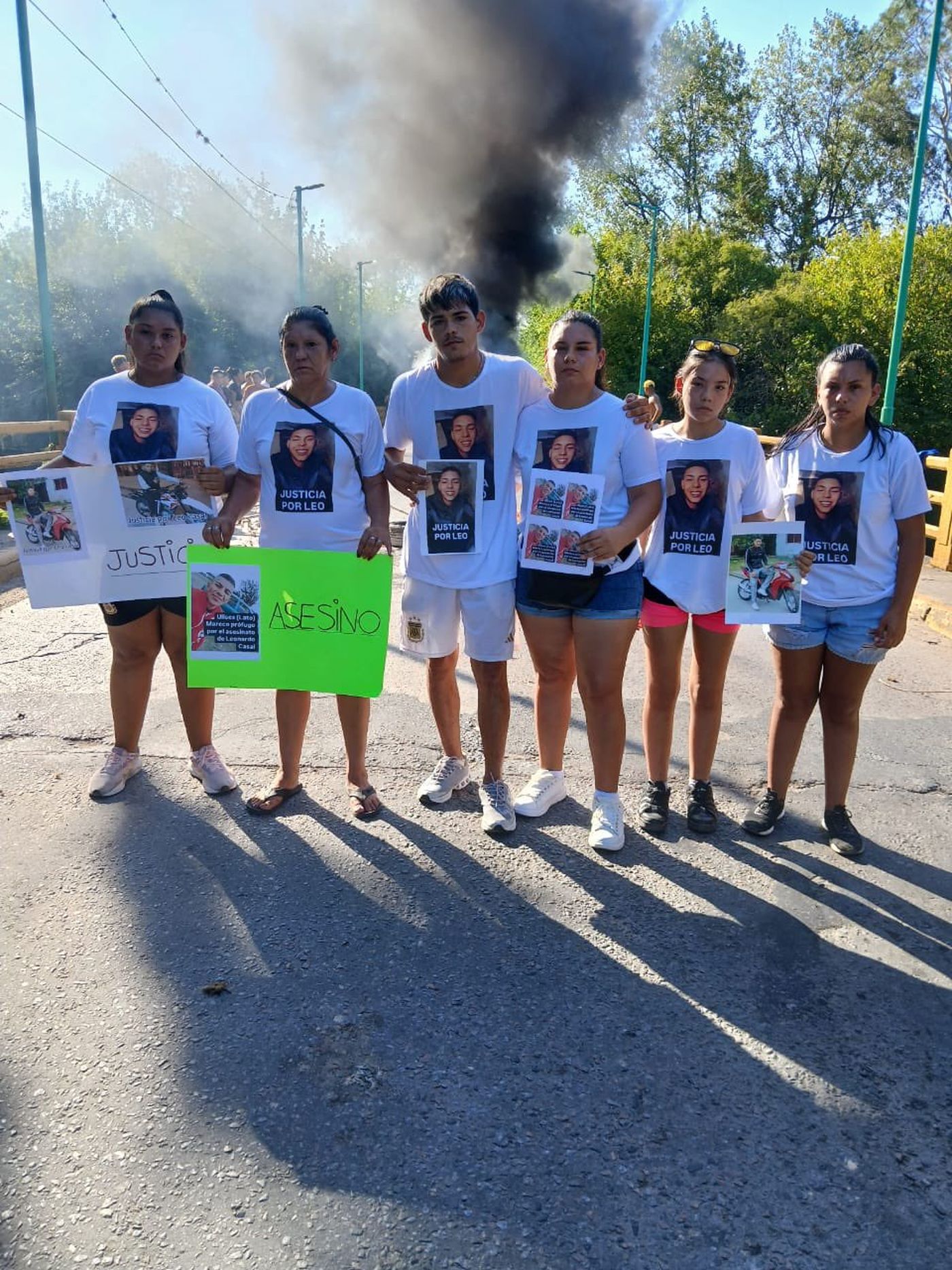 Los familiares del joven asesinado en Punta Lara piden justicia por su trágica muerte.