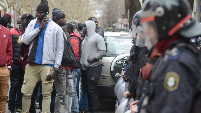 la municipalidad va a la justicia para investigar una red de trata de senegaleses