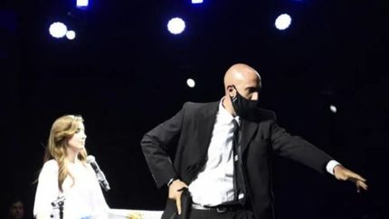 Un guardia amagó con sacar un arma contra un simpatizante en el acto de Javier Milei