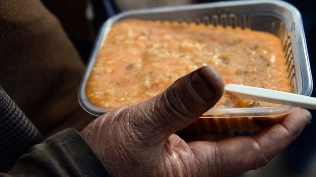 un platense se casa y pide como regalo dinero para una fundacion que ayuda a gente de la calle