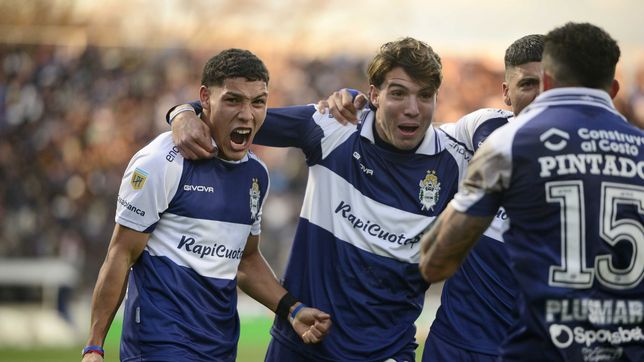 el lobo vuelve al bosque para darle otra alegria a su gente