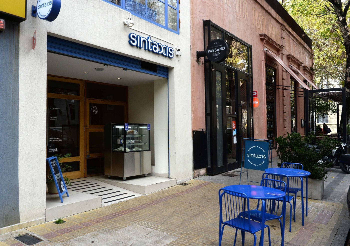 El restaurante está ubicado un coqueto local ubicado en calle 4 entre 50 y 51, en el corazón de La Plata Soho