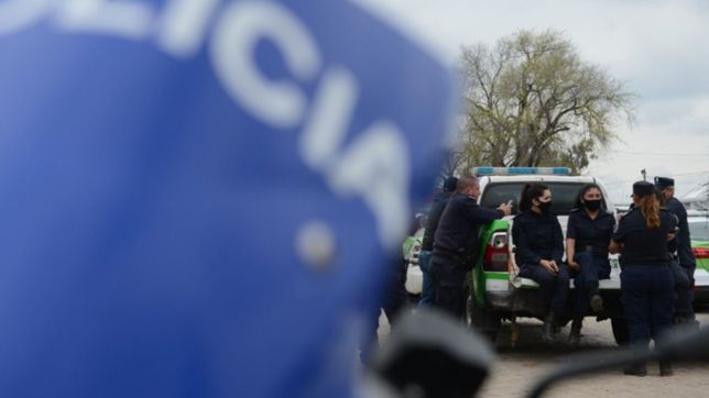 policias haran una marcha de velas en plaza moreno para recordar a sus companeros muertos