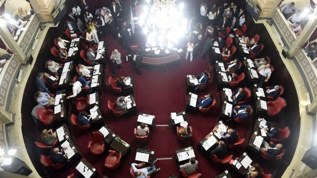 ¿quienes son los empleados del senado que fueron detenidos por abuso sexual a militantes?