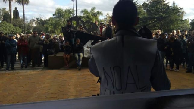 trabajadores del turf cruzaran la ciudad a caballo para marchar contra vidal