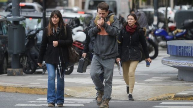 la primavera sigue con otro dia gris, fresco y de lloviznas en la plata