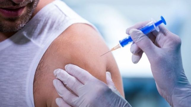 rusia empezo a distribuir en los hospitales la primera vacuna contra el covid-19